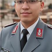 Profesor de Historia con formación en Pedagogía, apto para impartir clases a estudiantes desde los 14 años hasta niveles superiore